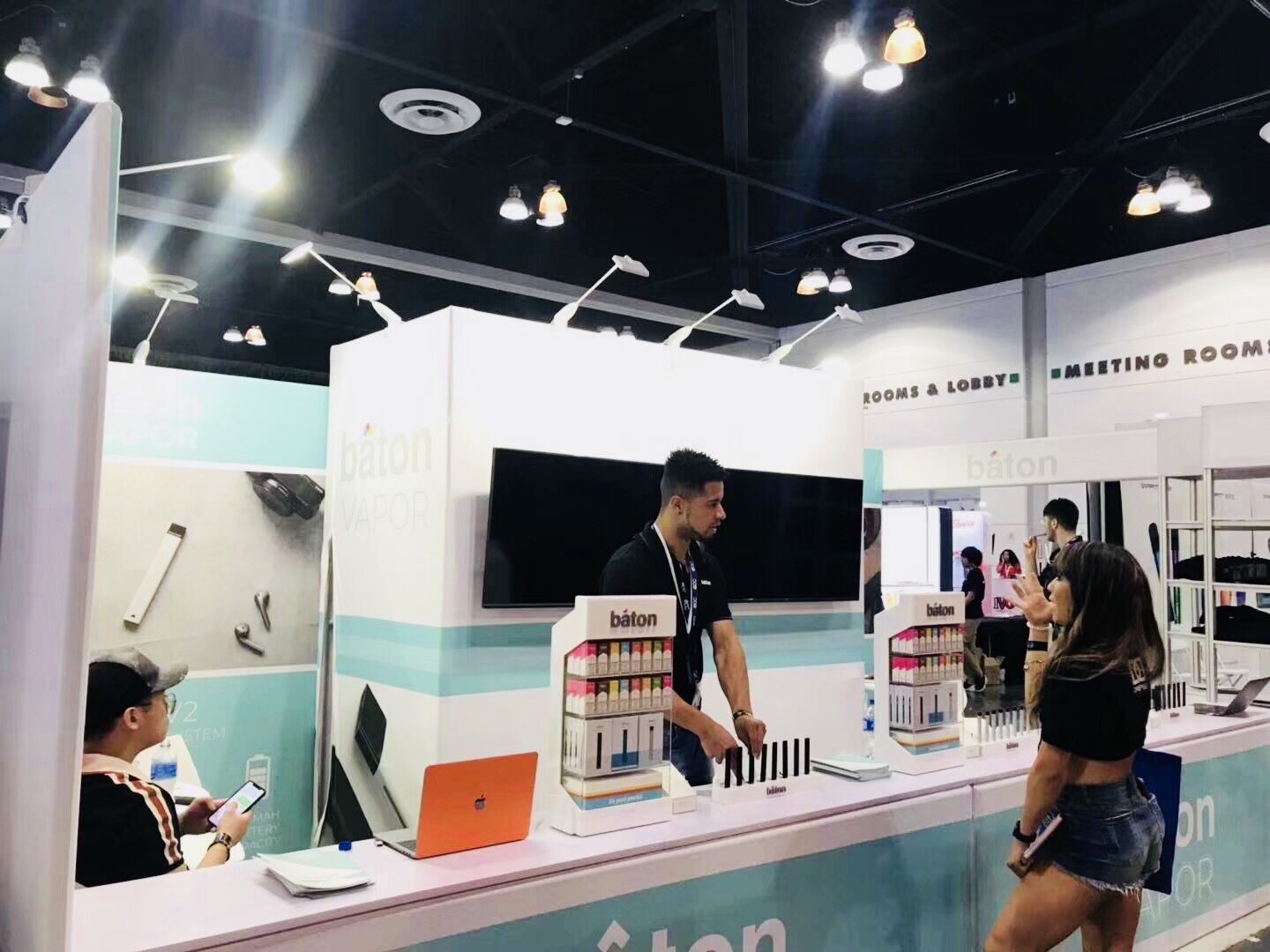 1booth 208：Baton Vapor.jpg