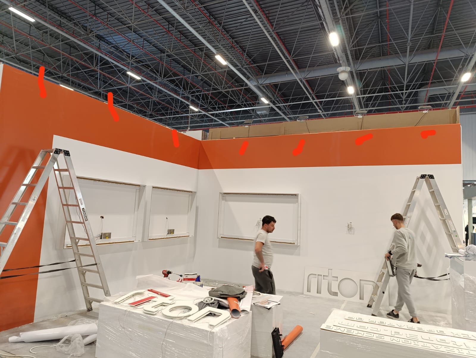 越南展位設(shè)計搭建品質(zhì)與創(chuàng)新，哪個更受客戶青睞？