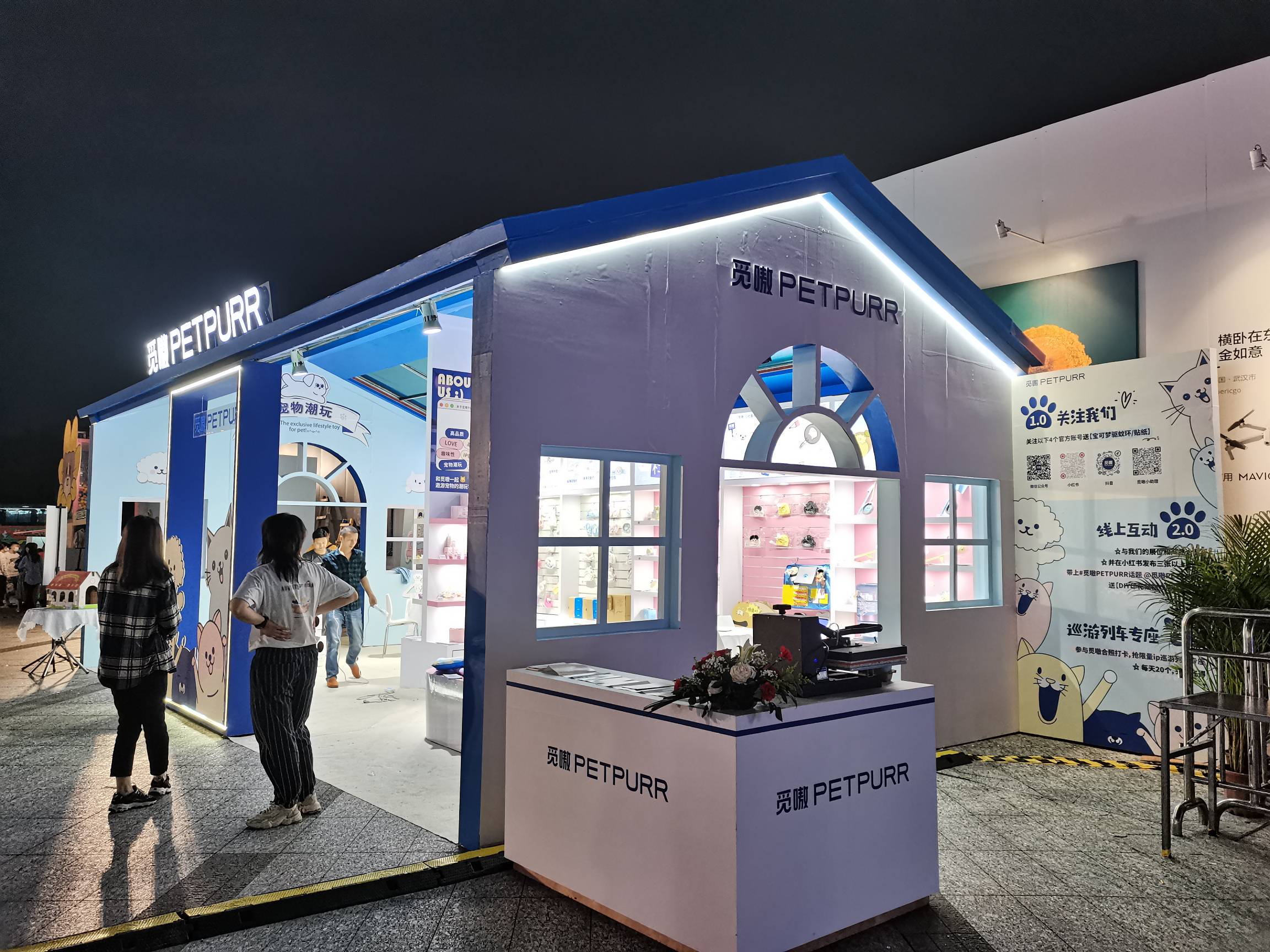 中東展位搭建搭建品質(zhì)，我們?nèi)绾巫龅搅闳毕荩?></p><p>要實(shí)現(xiàn)中東展位搭建的零缺陷品質(zhì)，我們需要從團(tuán)隊(duì)建設(shè)、材料設(shè)備質(zhì)量、現(xiàn)場(chǎng)施工管理和售后服務(wù)等方面進(jìn)行全面把控。只有這樣，我們才能為客戶(hù)提供最優(yōu)質(zhì)的服務(wù)，讓客戶(hù)在中東市場(chǎng)的展覽中脫穎而出。</p>					</div>
					<div   id=