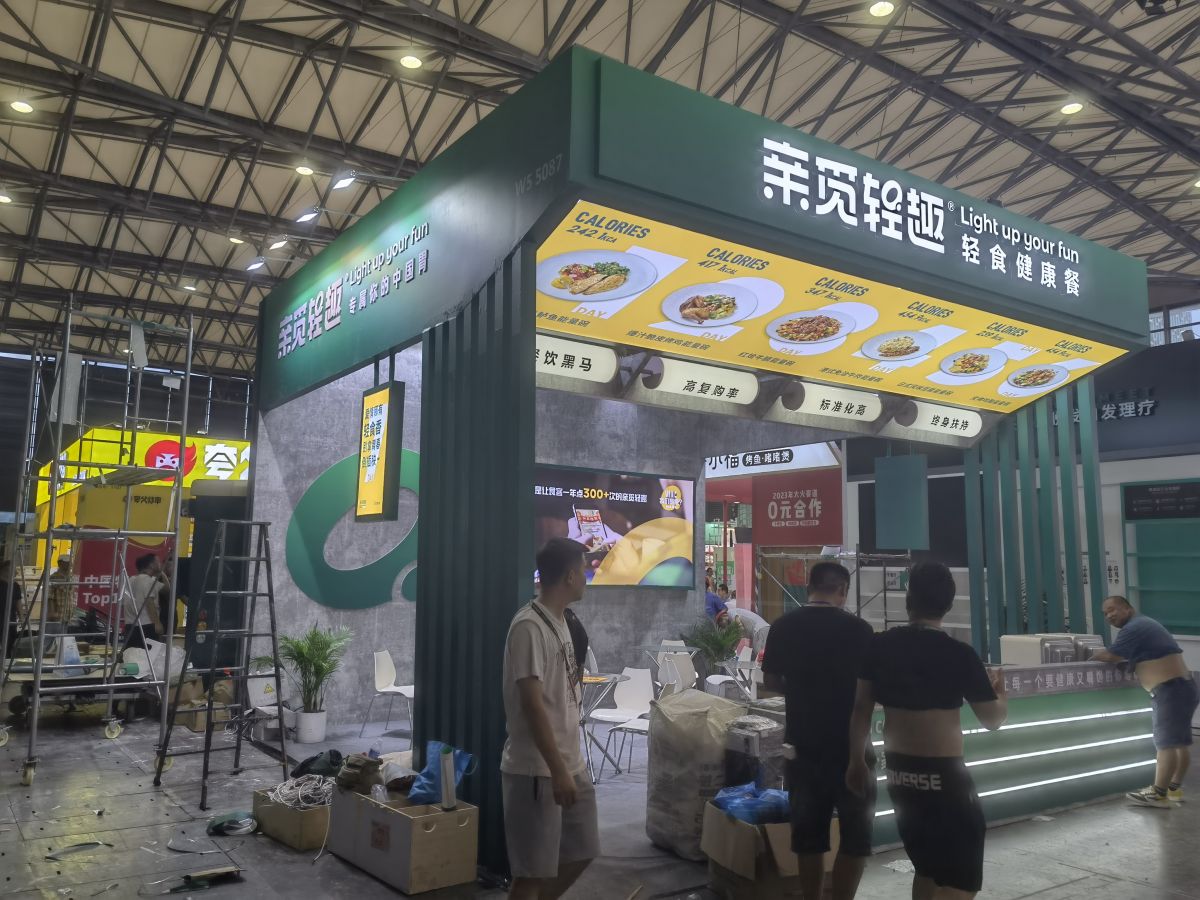 重慶展位搭建商：服務(wù)客戶，我們?nèi)绾巫龅绞冀K如一？