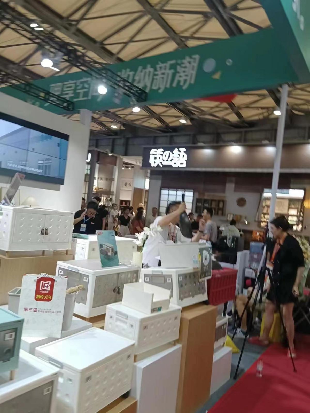 杭州展位設(shè)計(jì)：自營(yíng)工廠如何提升設(shè)計(jì)案例的實(shí)用性？