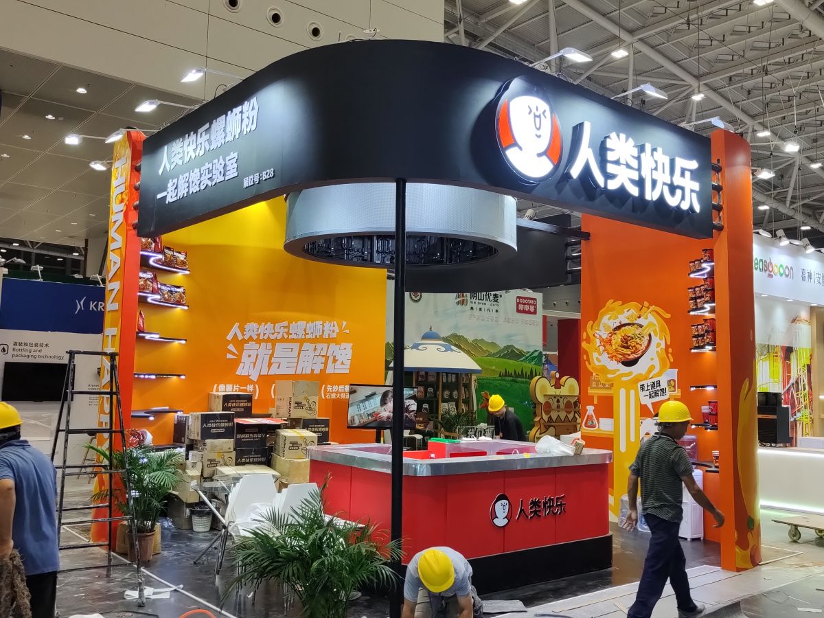 杭州展位設(shè)計(jì)公司：我們?nèi)绾谓⒖蛻粜湃尾⑻峁┳吭椒?wù)？